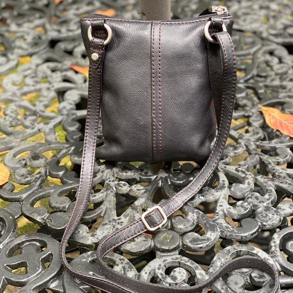 Black Fossil Crossbody/Shoulder Bag with Keyhole - Picture 7 of 8